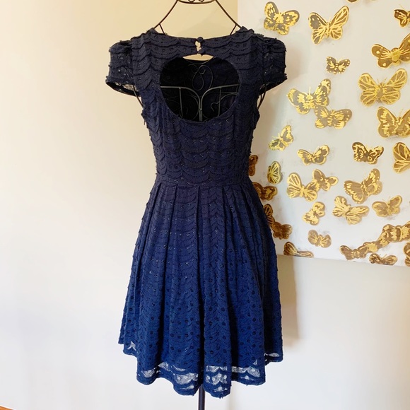 Francesca's dress scalloped blue open back size Small - Picture 7 of 10